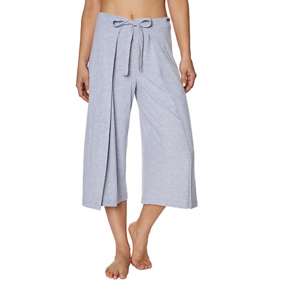 Betsey Johnson Pants - Betsey Johnson Performance cropped bottoms